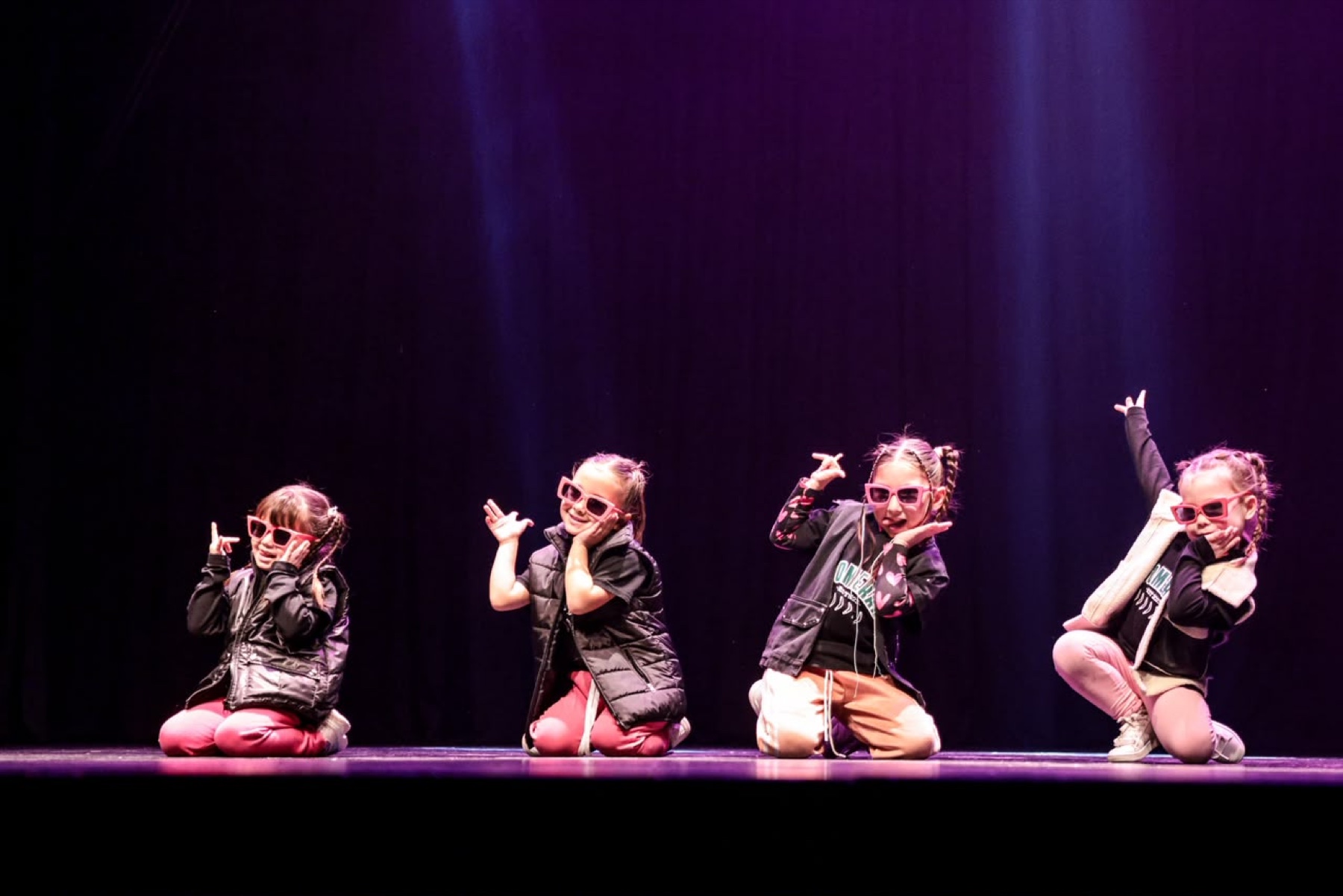 Grupo de Iniciación a la danza de Boomerang durante una presentación