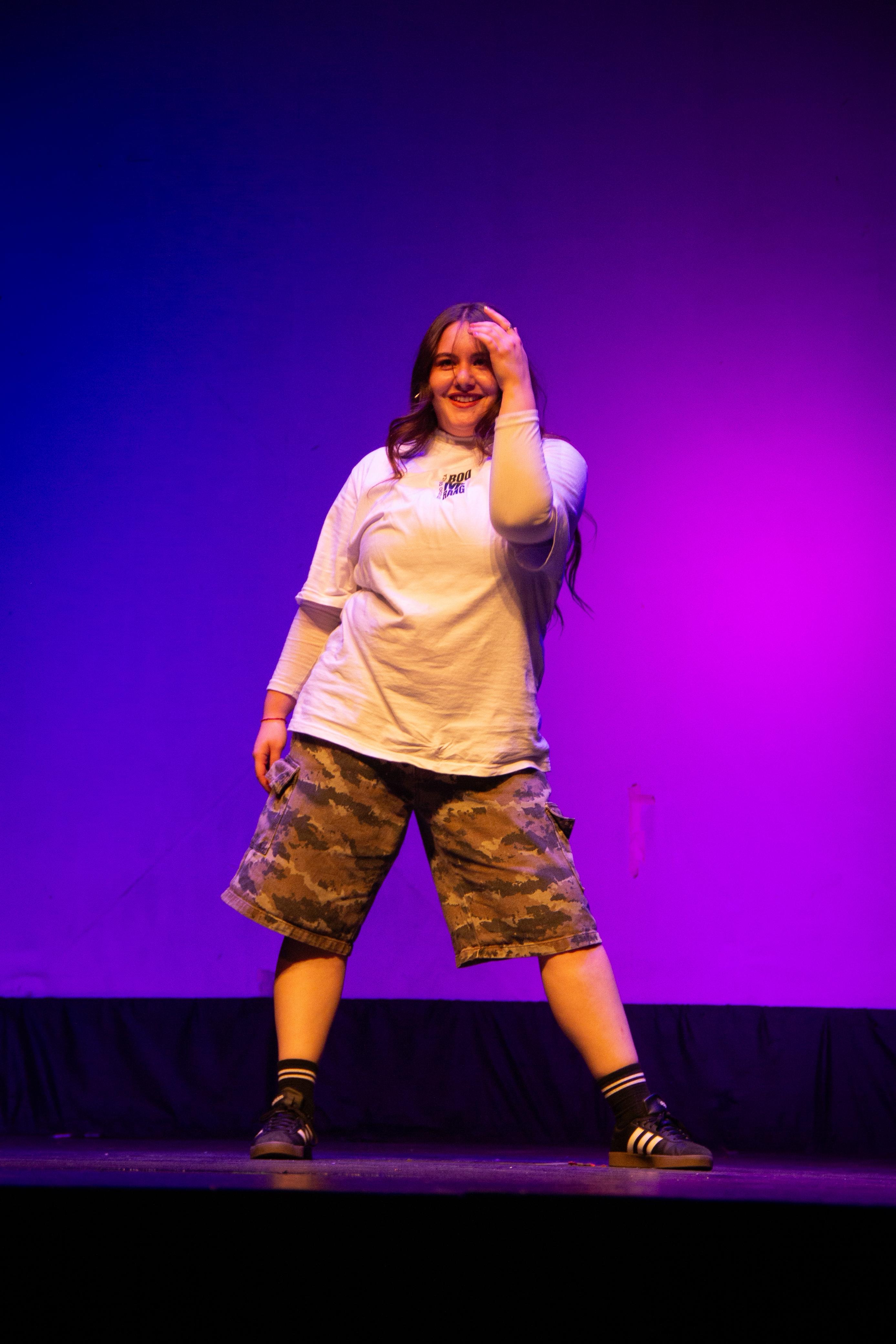 Profe Lilah durante una presentación de Street Dance